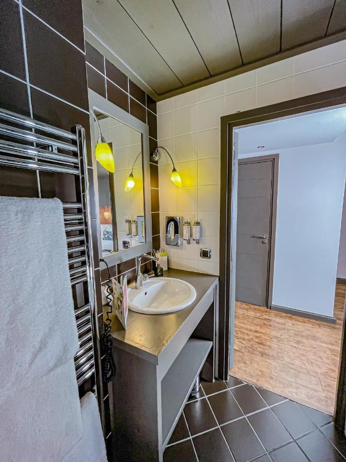 La Maison Rouge Chambery Bagian luar foto